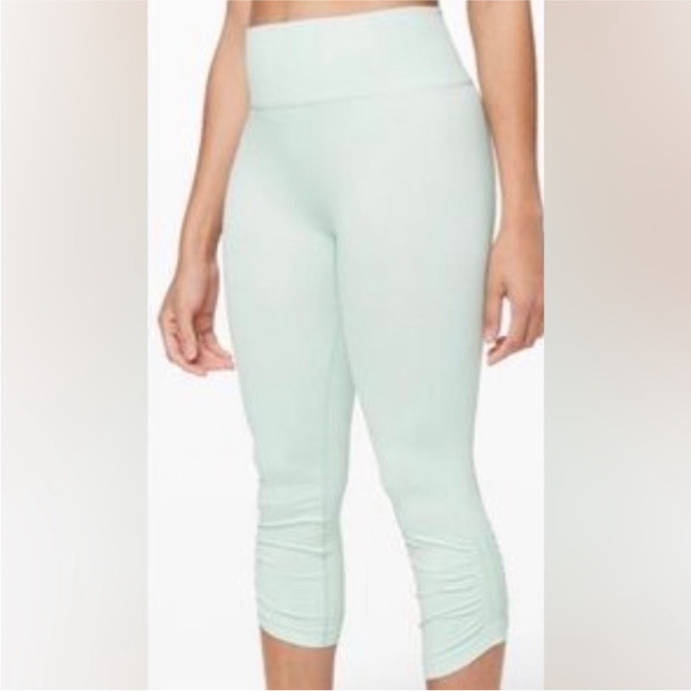 NWT Lululemon Ebb to street crop 21”